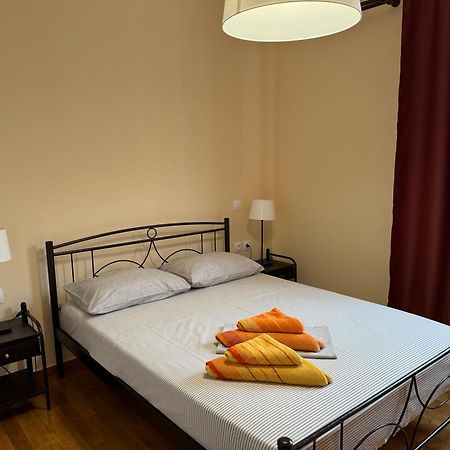 Petaluda House 5 Bed & Breakfast Athens Exterior photo