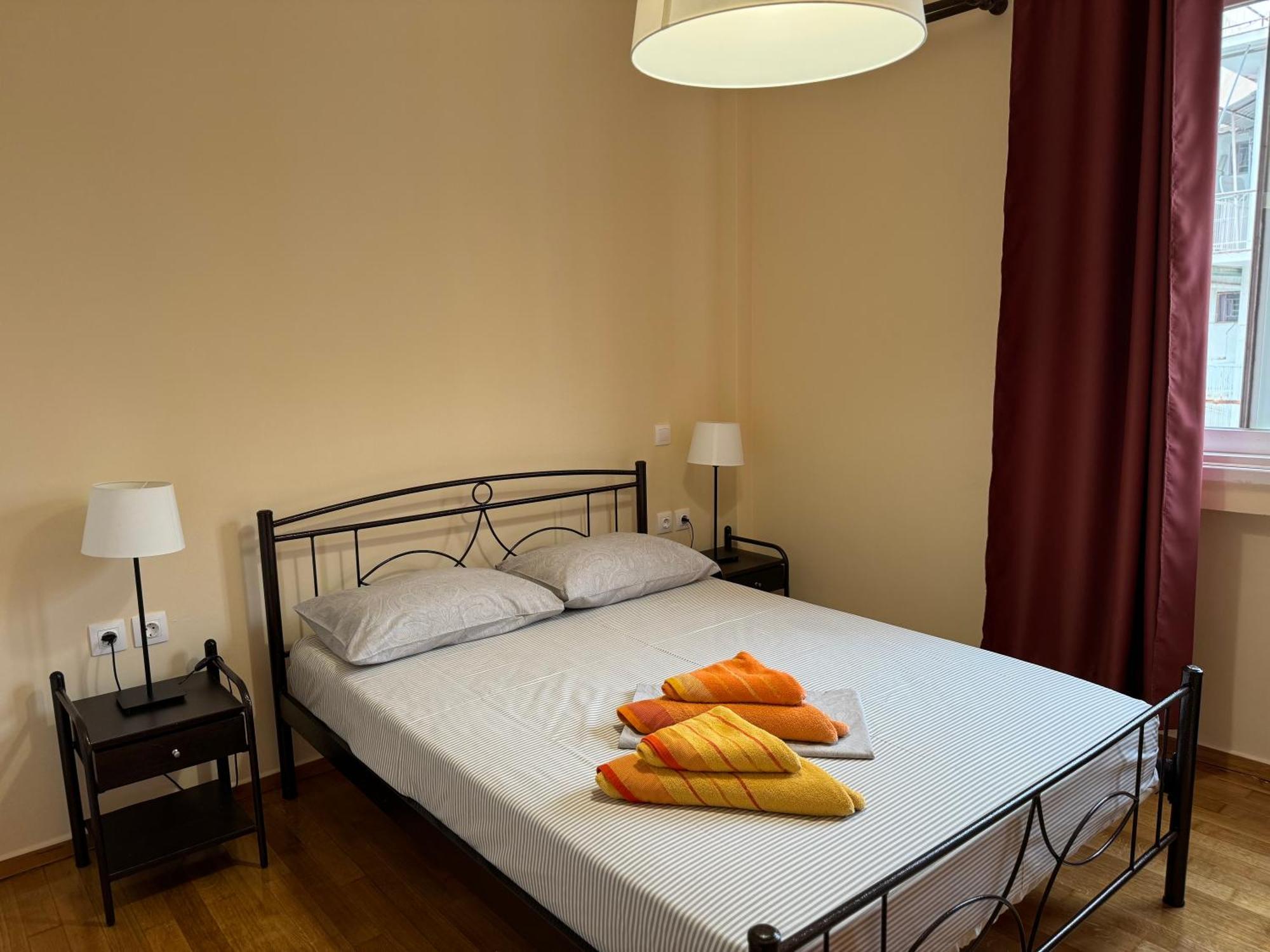 Petaluda House 5 Bed & Breakfast Athens Exterior photo